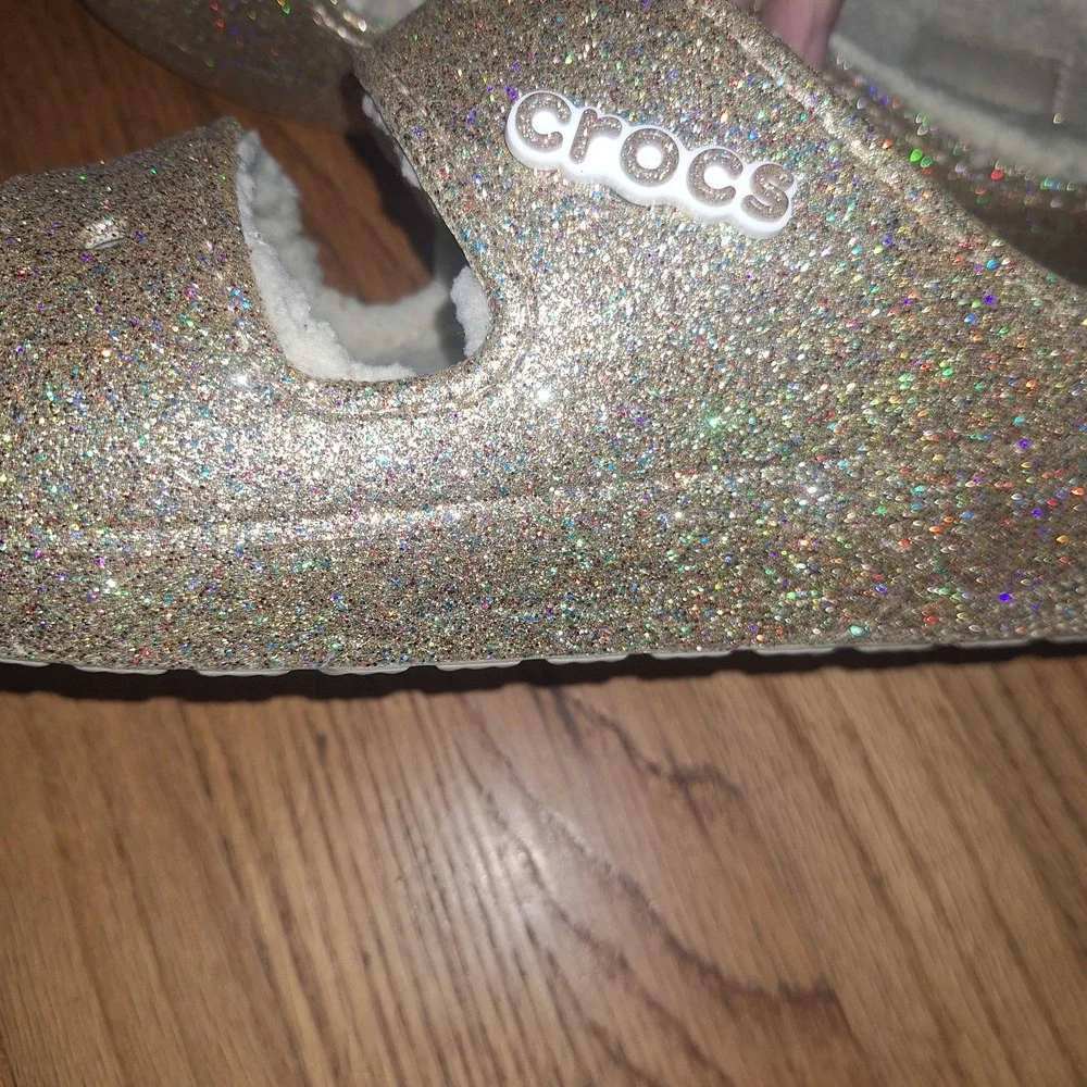 Crocs Classic Cozy Fleece Glitter Sandal Mens 12 Gold Glitter Metallic Faux Fur